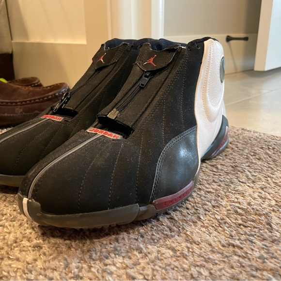 Jordan Cover 3 ‘Bred’ - Picture 5 of 8